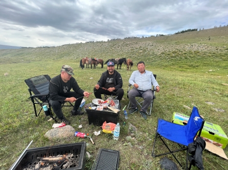 inside_mongolian_ger_visit_nomadic_family1